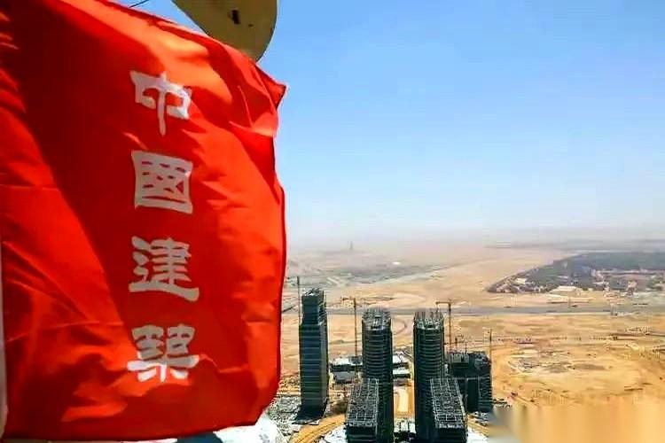 聊聊最近在非洲矿场真实上演的一幕。
几十亿美金砸进津巴布韦的荒原，推土机平了路，
