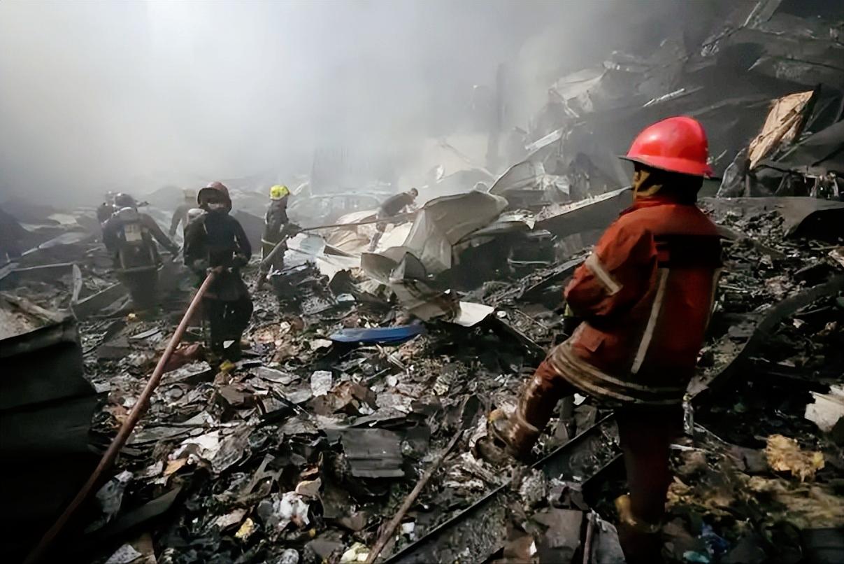 别被假象骗了！美伊刚说停火，黎巴嫩就出事了，有人直接袭击了美国驻黎巴嫩大使馆，然