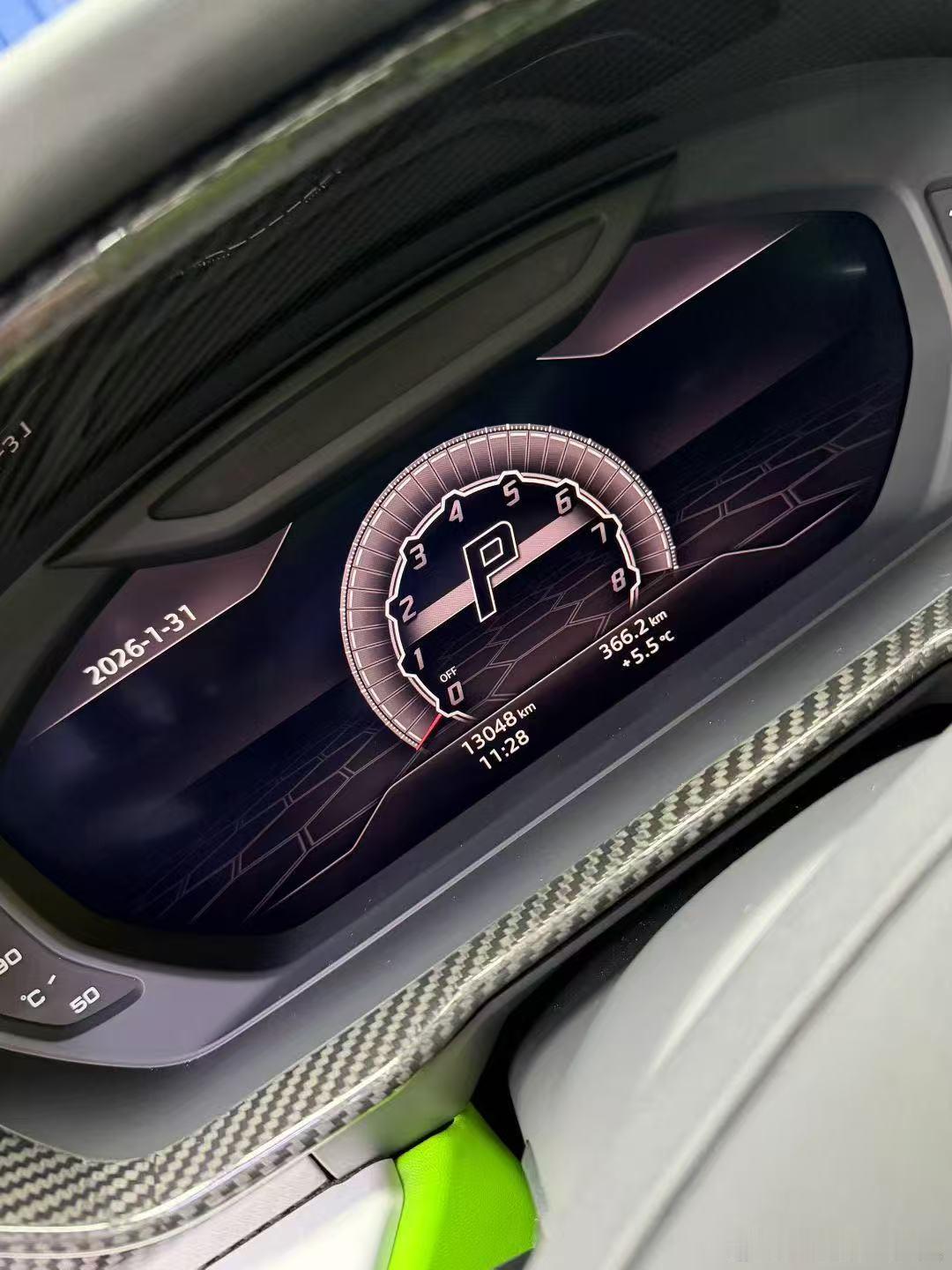 兰博基尼Urus，特殊定制版配色，高定版配置、大满配 后排遮阳帘 碳纤维内饰外观