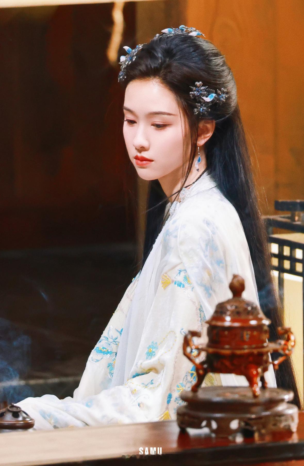 陈都灵月鳞绮纪白纱造型路透  陈都灵月鳞绮纪最新造型路透  雾妄言你怎么美成这个