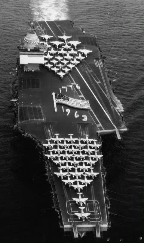 1963年7月4日，为庆祝美国建国187周年，美国海军CVN-65企业号核动力航