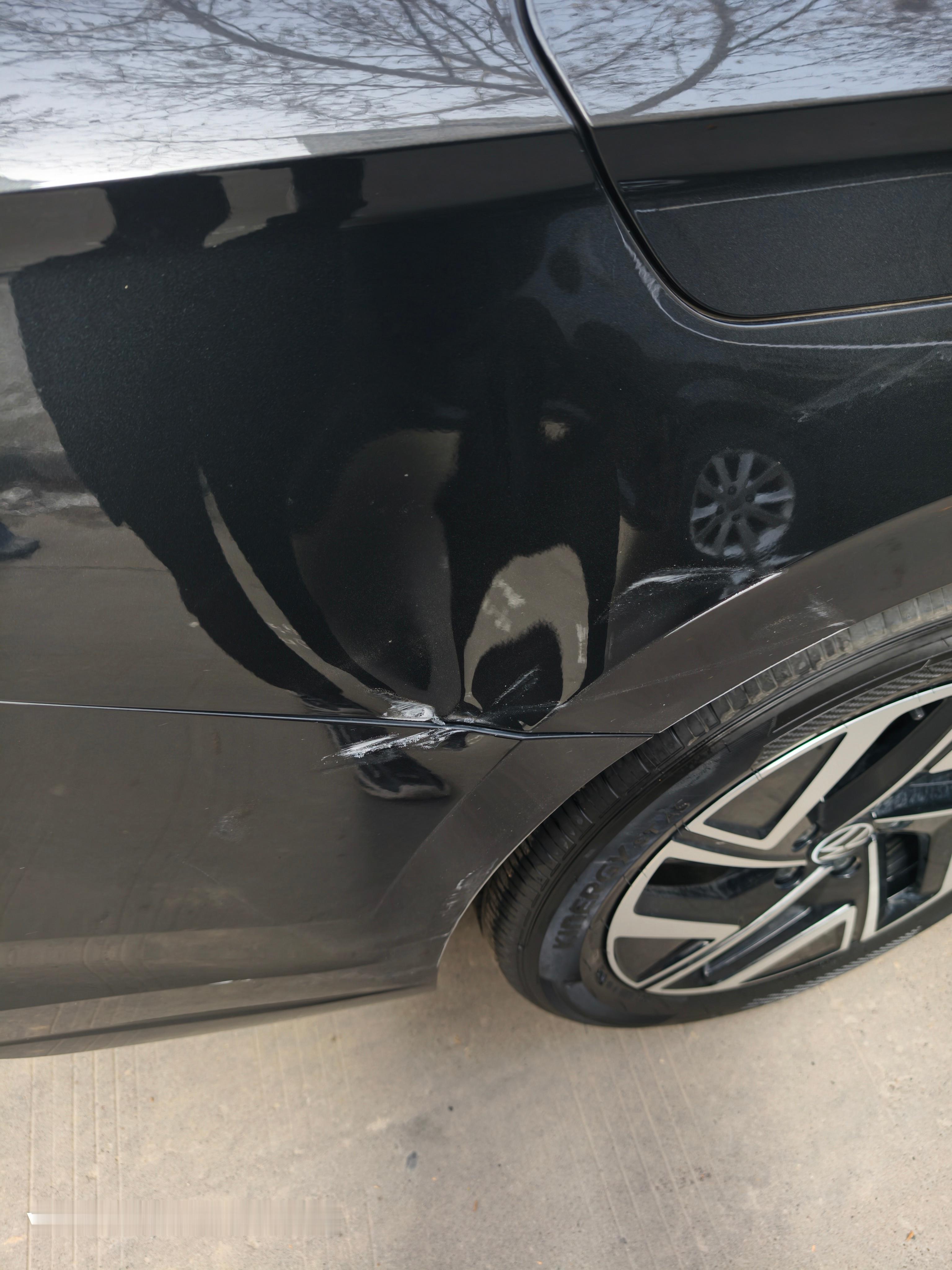 今天点太背了，洗个车被人创了