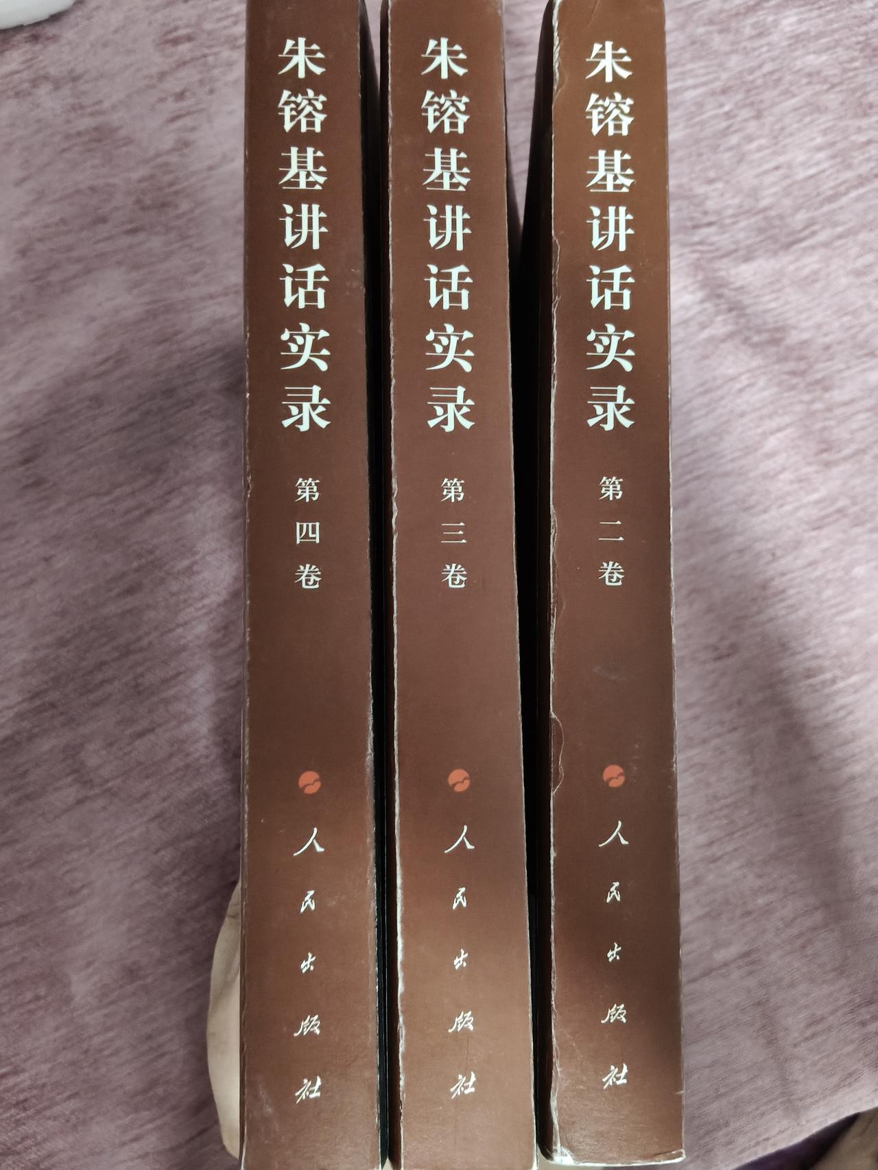 二零一一年，在西安图书大厦买的，可惜这么多年，辗转腾挪，第一卷不见了……