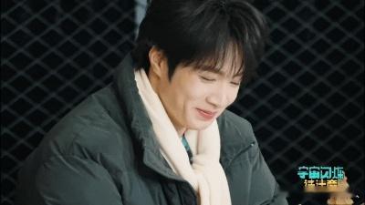 刘耀文被臭出表情包刘耀文时代峰峻的表情管理 刘耀文在节目里彻底放飞，被节目组的奇