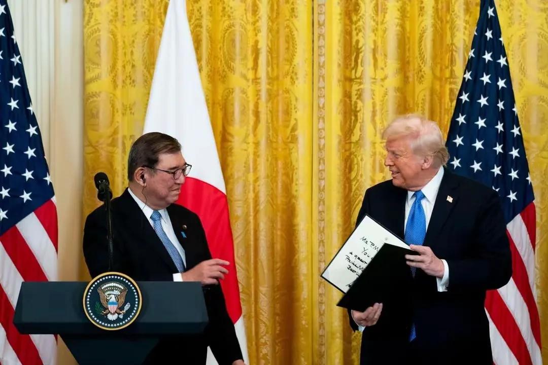 这父子俩因一斤大米吵得不可开交。
