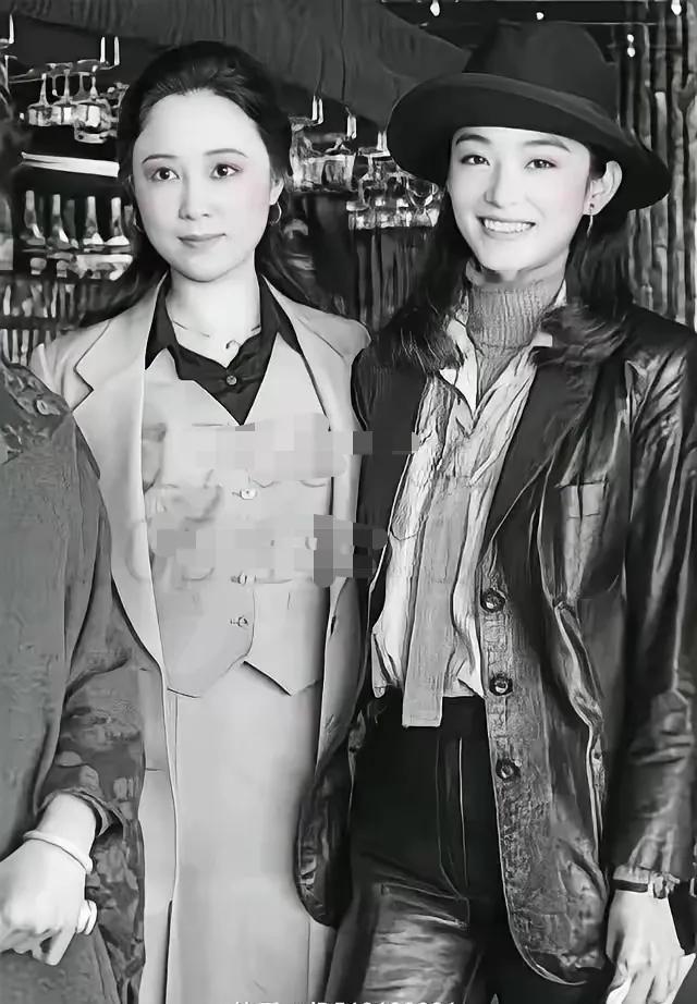 回忆琼瑶：琼瑶年轻时和林青霞同框的照片，大家看这颜值，这气质和大明星简直没啥区别