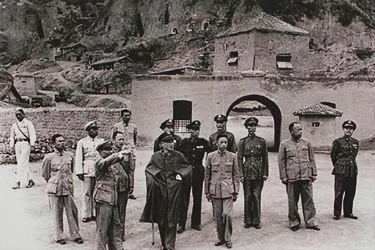 [微风]1947年，蒋介石来到延安，问一过路农民：你可见过毛泽东？谁想到，老农民