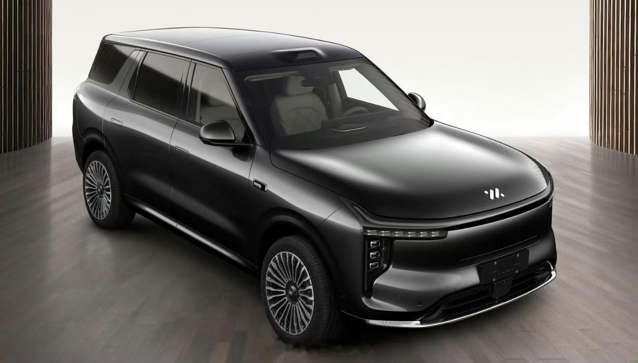 智己 LS8 纯电版 SUV 完成申报。该车长宽高为 5085mm*2000mm