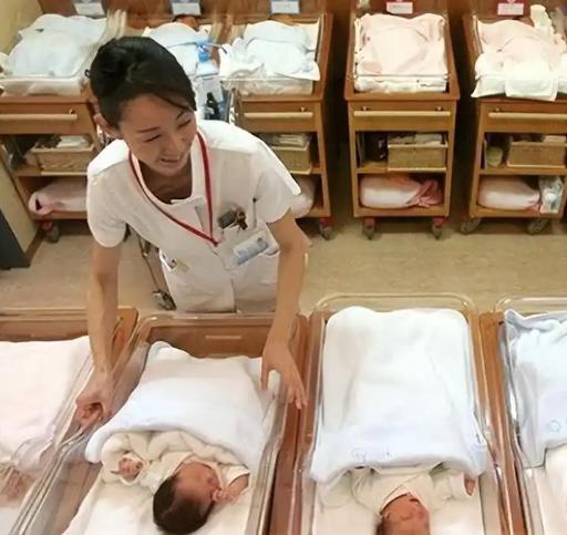韩国生育率突然上来了，这是因为，韩国终于发现了解决单身男性结婚难题，到底症结在哪