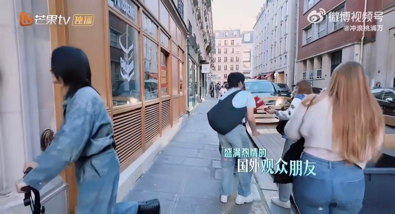 颜安巴黎收获文俊辉粉丝颜安也太厉害了吧！在巴黎宿舍门口遇到外国粉丝要签名，居然还