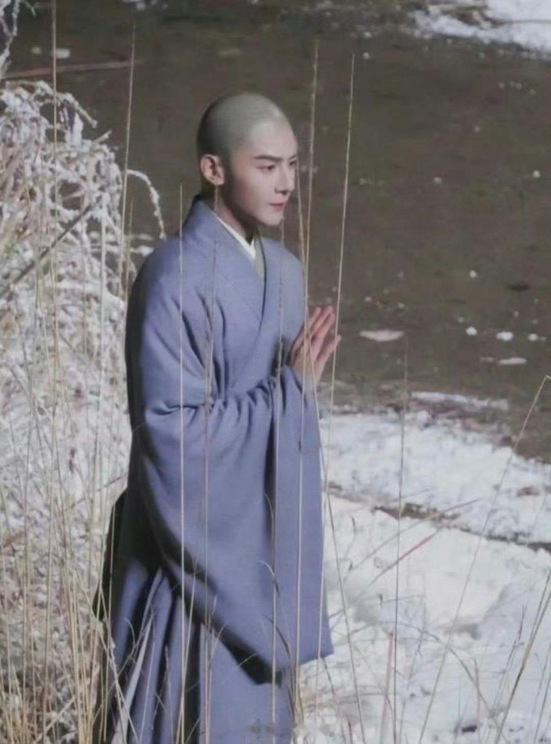 夏之光 光头造型 夏之光可塑性好强啊，光头也好帅啊 