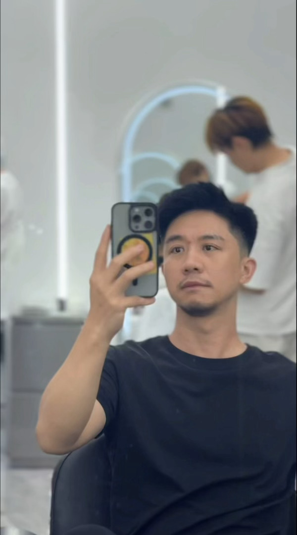 理完发了，这颗痘是斯琴高娃的伤心😢（晚点看心情删不删） 