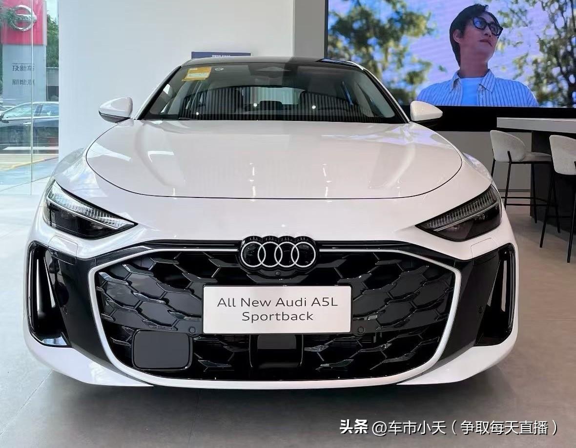 上汽的奥迪A5L也开始降价了，部分配置降价幅度扩大至50000以上。这一代A5有