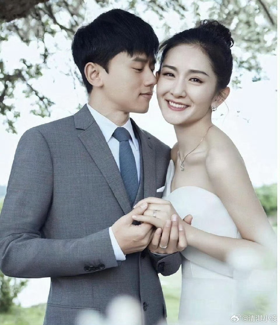 张杰谢娜好幸福哦，看到他俩我还相信爱情多多秀恩爱，想看爱看张踩铃跨年看到张杰谢娜