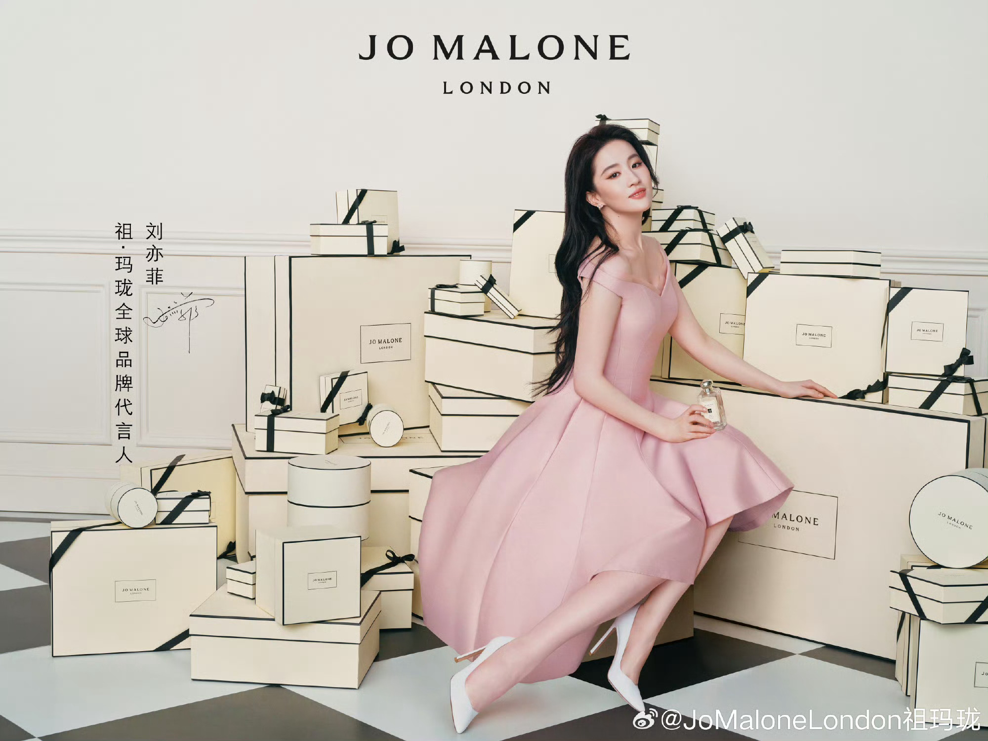 祖玛珑新图，可酷可优雅的刘亦菲 