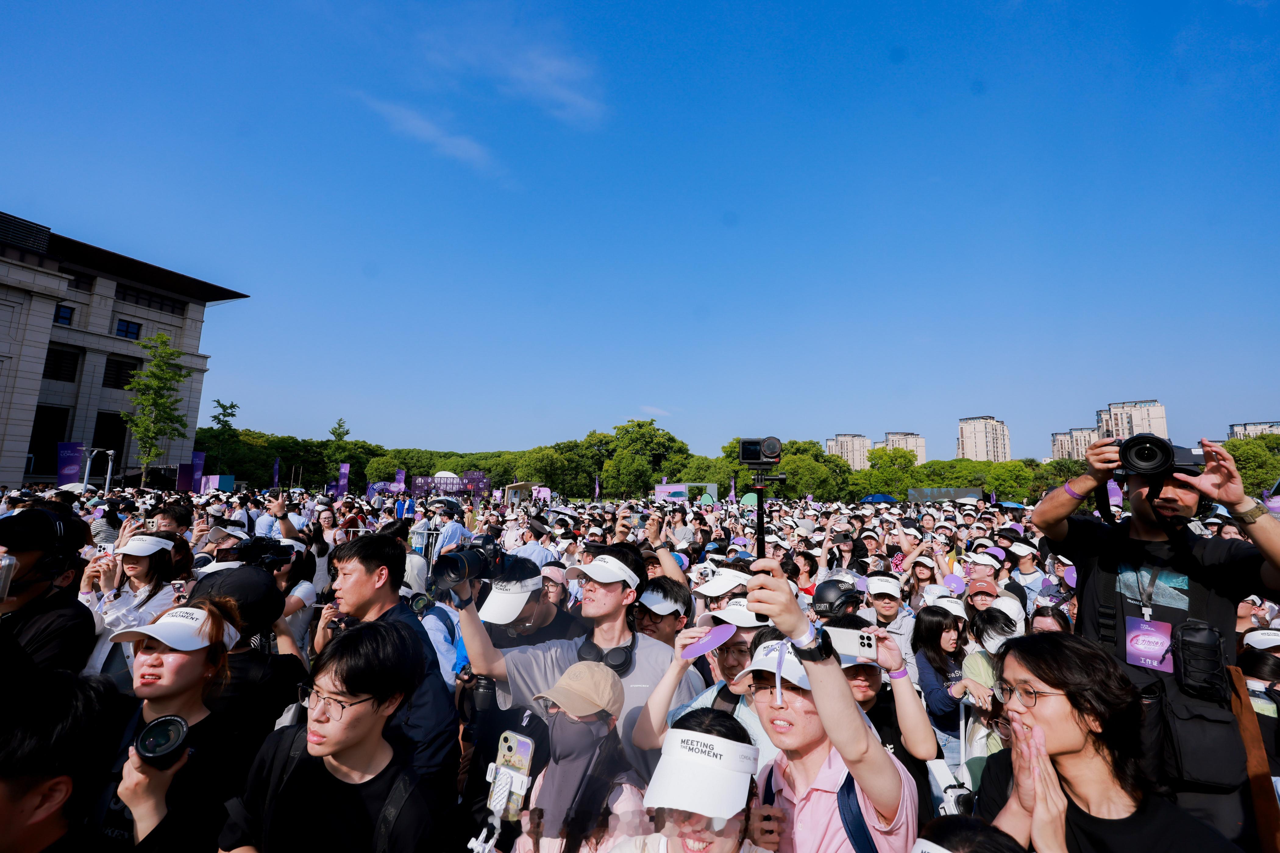 这场复旦之约，最动人的莫过于文韬的十年圆梦线—— 从北大追着国乒要签名的少年，到