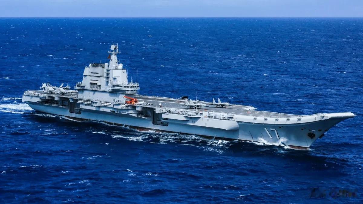 中国海军实力跟美国相比还有多大的差距？看看两国的航空母舰对比就知道了。

1、航