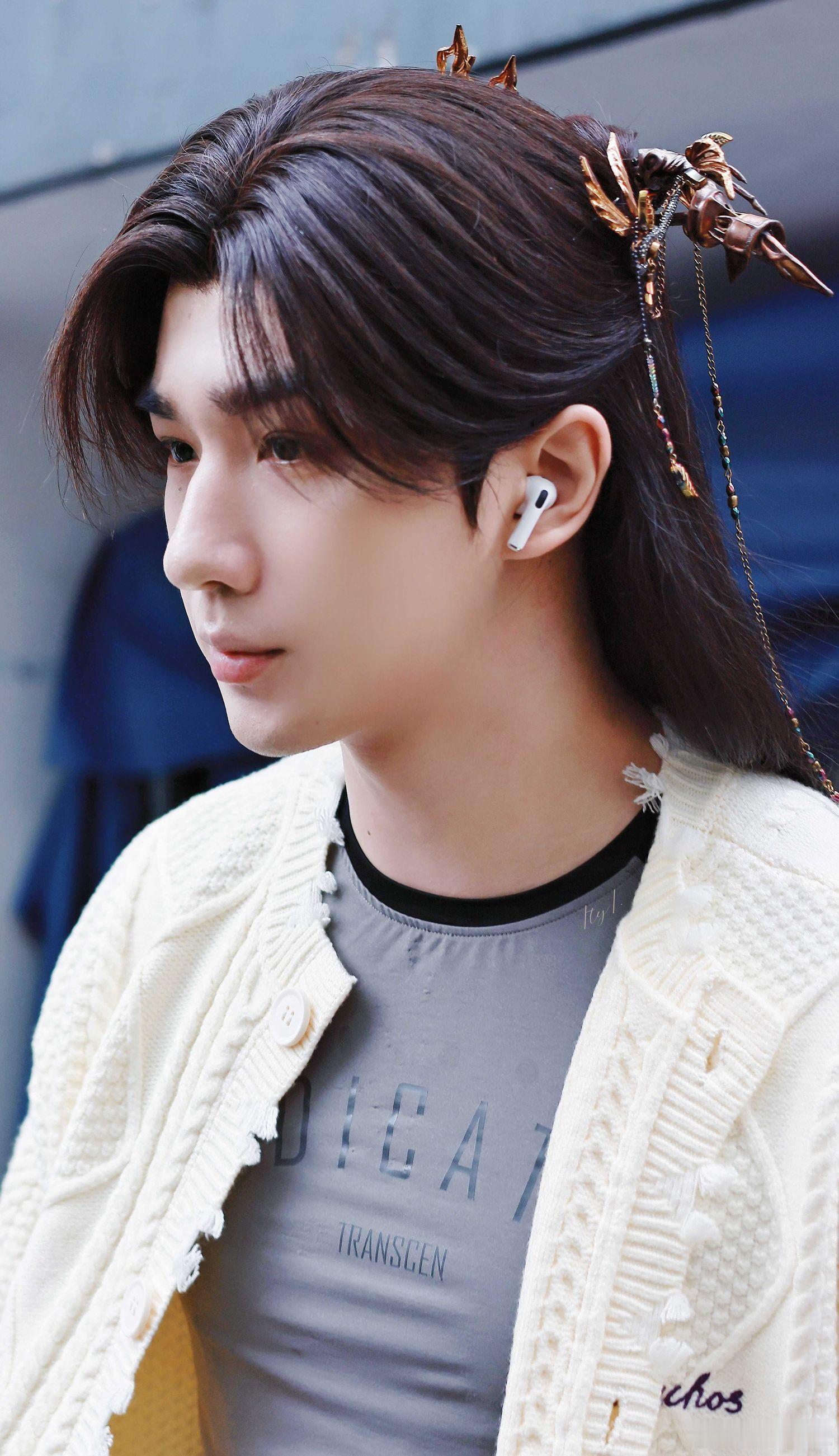 李宏毅声明  声明里的每句话都透着沉稳，经历这么多事还能保持清醒，未来可期 