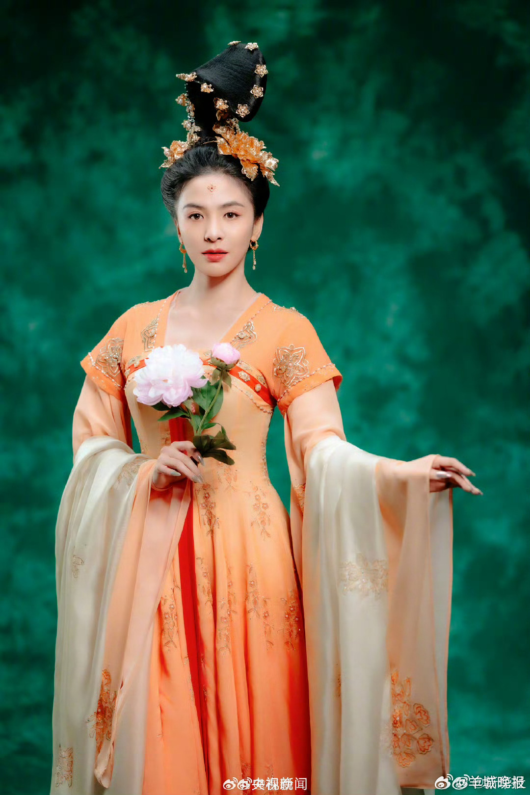 #贺花神高清花絮图太好看了#【你看了吗？#贺花神演绎顶级中式浪漫#】为浪漫到骨子