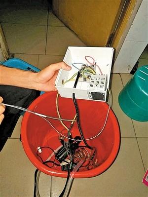 奶奶巧用塑料袋和吸管，亲手自制简易热水器
 
一位农村老奶奶动手能力让人佩服，就