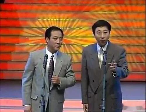 最受欢迎的10位喜剧男演员[玫瑰]

第1，赵本山

第2，范伟

第3，冯巩
