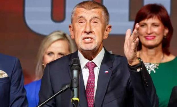 捷克选民踢走送炮政府，反战党上台，欧洲军火链现窟窿。
捷克刚选出新政府，之前一直