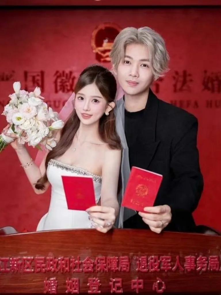 鹿哈也领证了？这次不是炒作是真心！
刚刷到鹿哈晒结婚证，第一反应：这又是流量密码