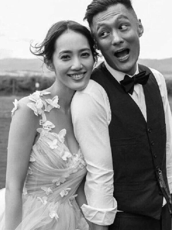余文乐王棠云官宣离婚  余文乐发文离婚 反复看余文乐离婚发文，没有争执只有感谢，