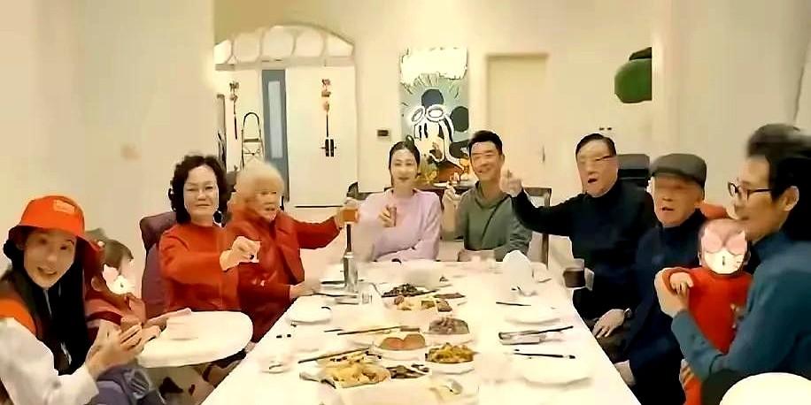 老公会赚钱，老婆却想哭？

郑恺常年在外拍戏，银行卡数字一路涨，家里却像临时旅馆