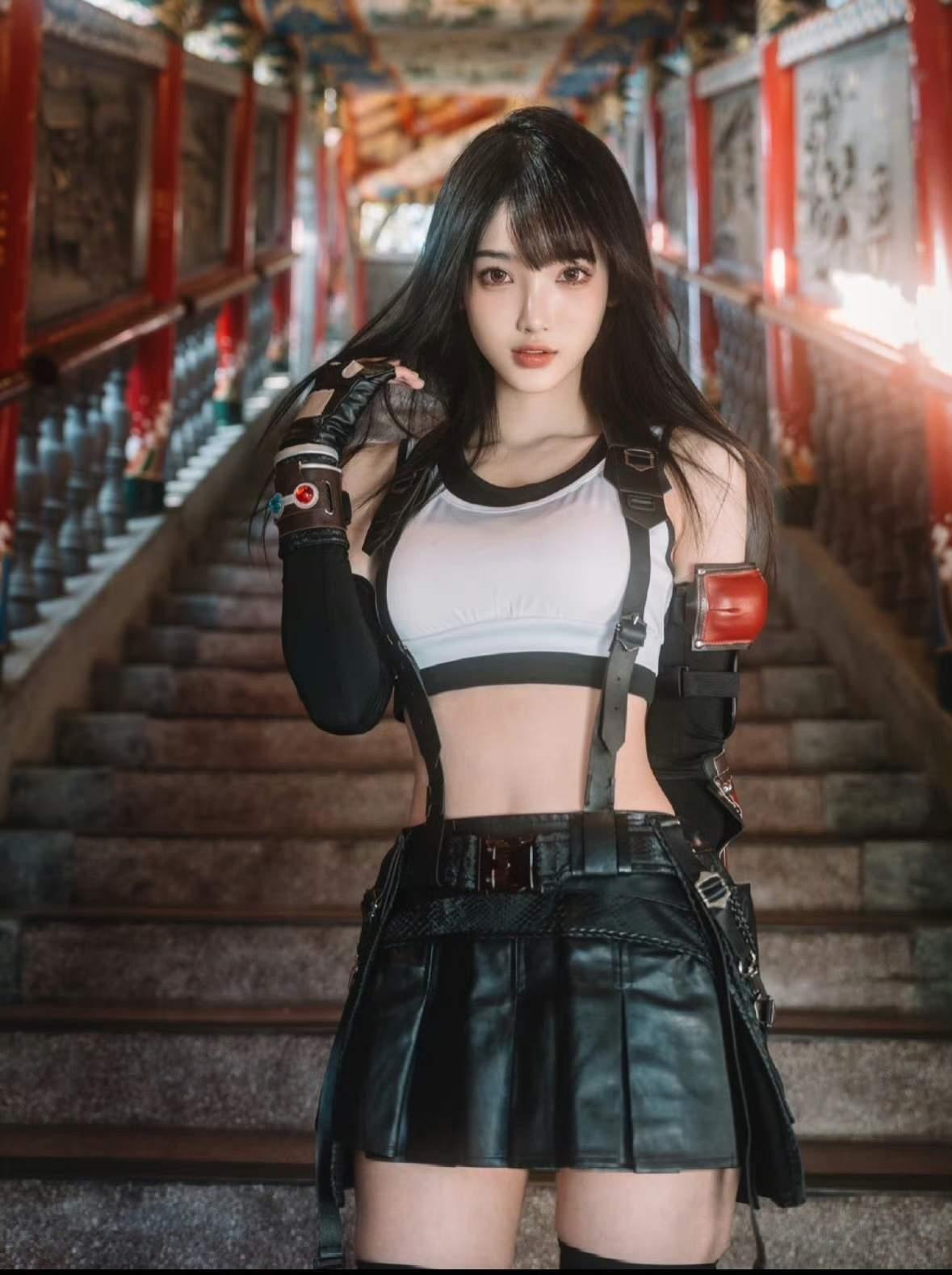 在一次采访节目中，主持人曾好奇地问林俊杰：“你对女朋友的年龄有什么要求吗？”
