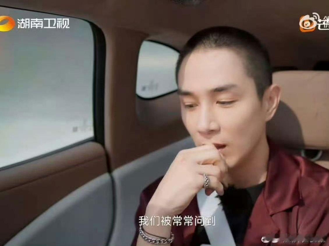李承铉对戚薇没有秘密湖南卫视背后 李承铉说跟戚薇在一起安全感够够的，所以啥秘密都