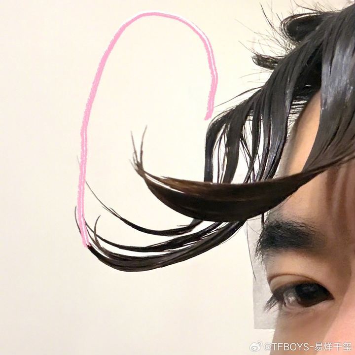 娱乐易烊千玺发了十三颗心易烊千玺粉色手绘爱心 易烊千玺发了十三颗心 