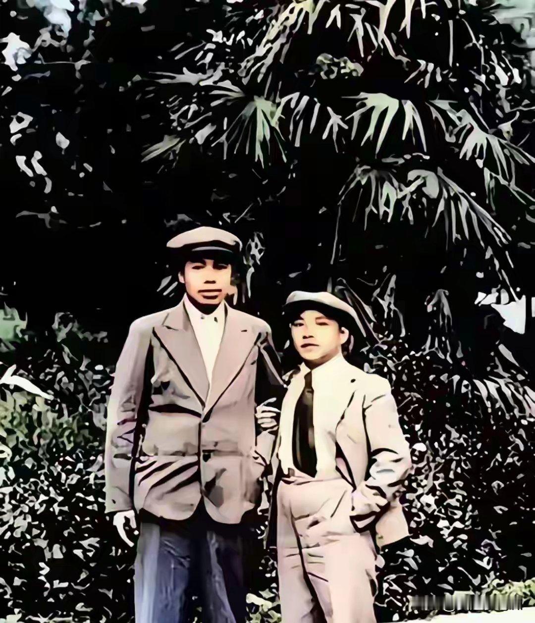 1939 年，毛泽民和侄儿毛岸英的唯一一张合影，非常珍贵 
