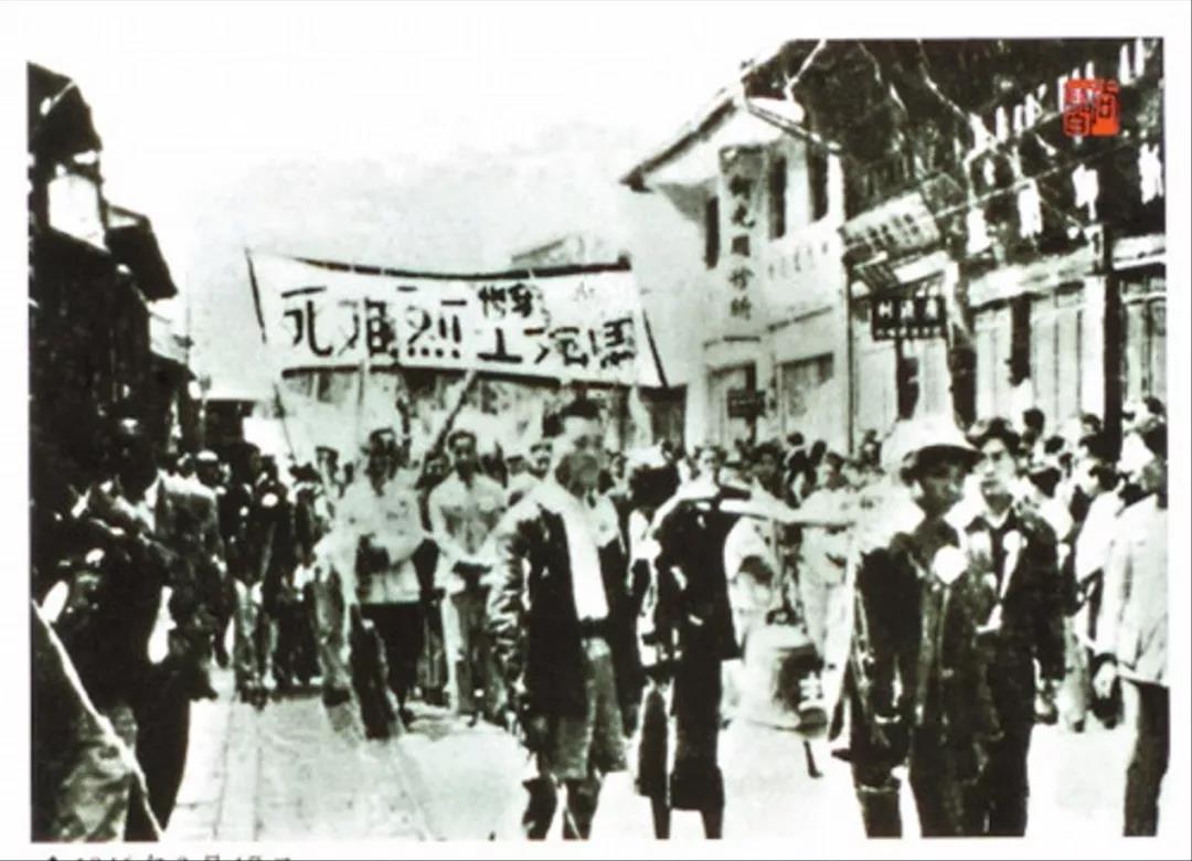 100年前毛主席的活动：1926年6月23日，毛泽东同广州农讲所的全体学生一起参