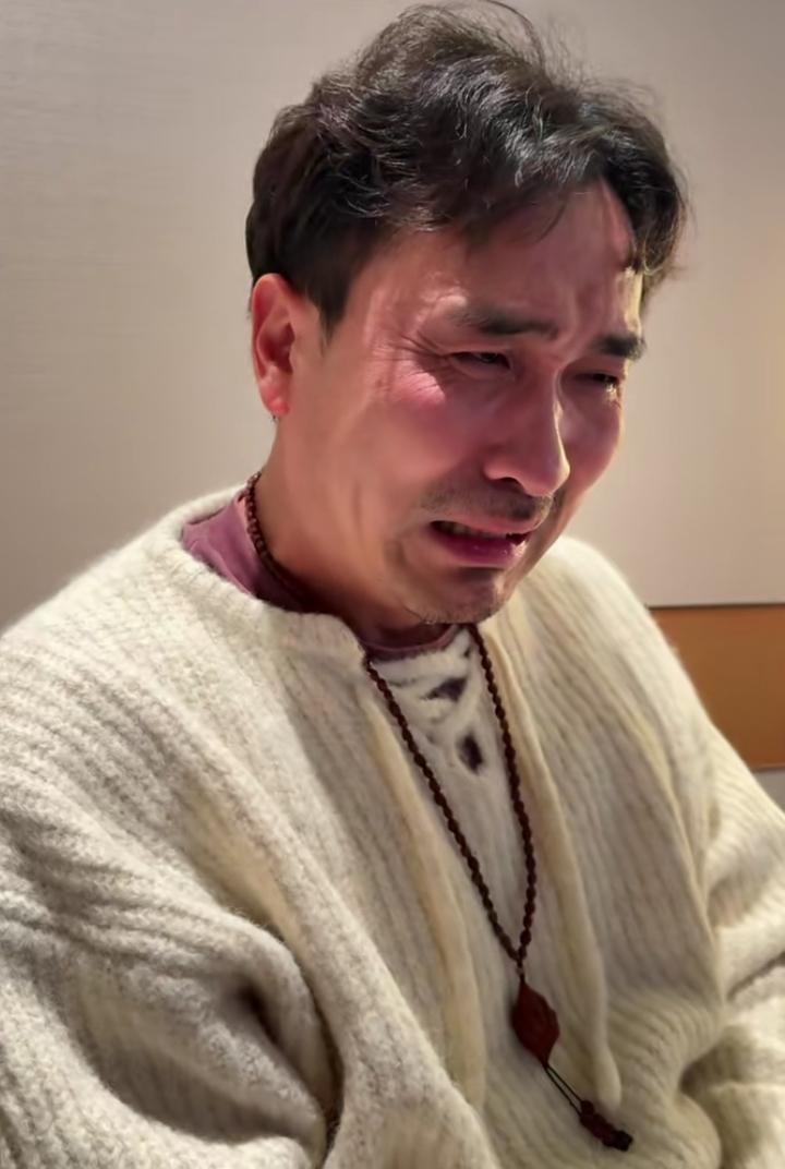 破防！暴叔痛哭悼念张雪峰！
暴叔哽咽说：“我的好兄弟张雪峰走了，我很孤独”，嘶吼