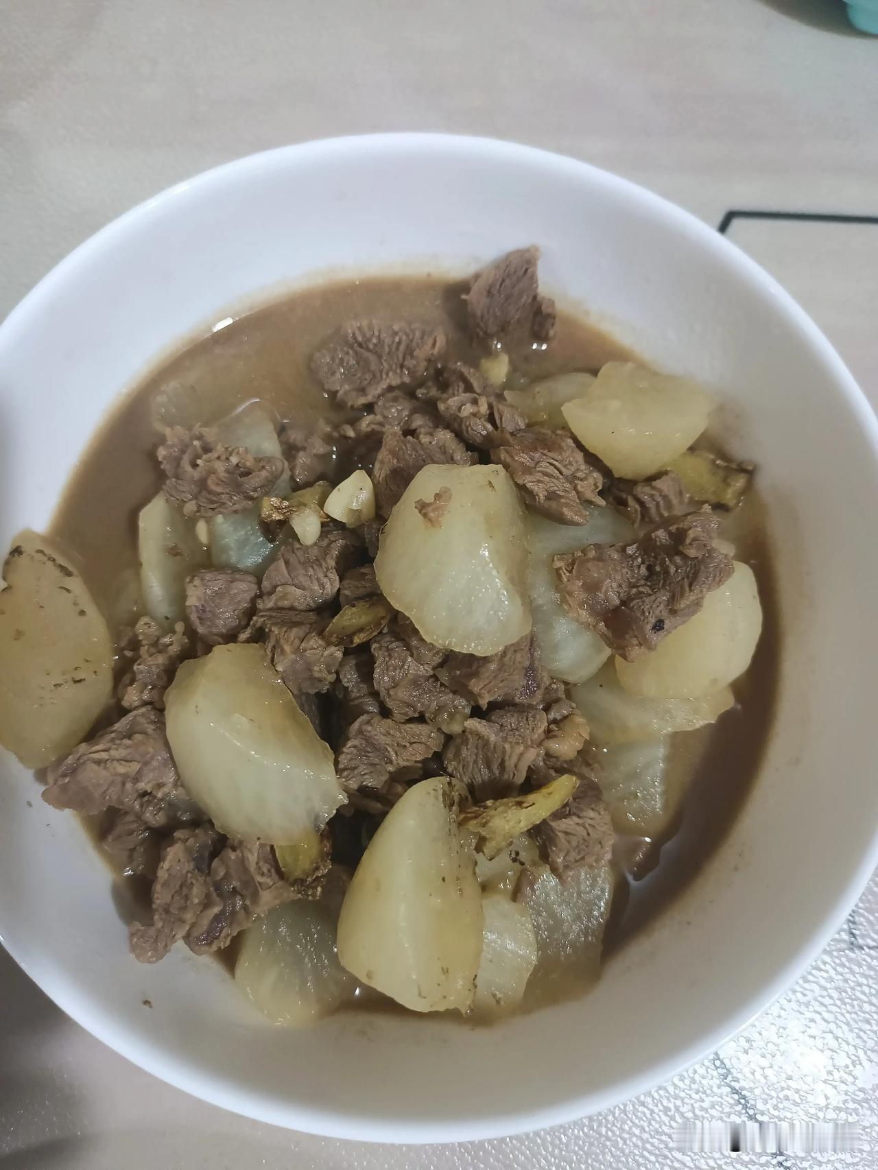 劳动人民干饭了，
粗茶淡饭，吃饱为上。
没什么情啊爱的。