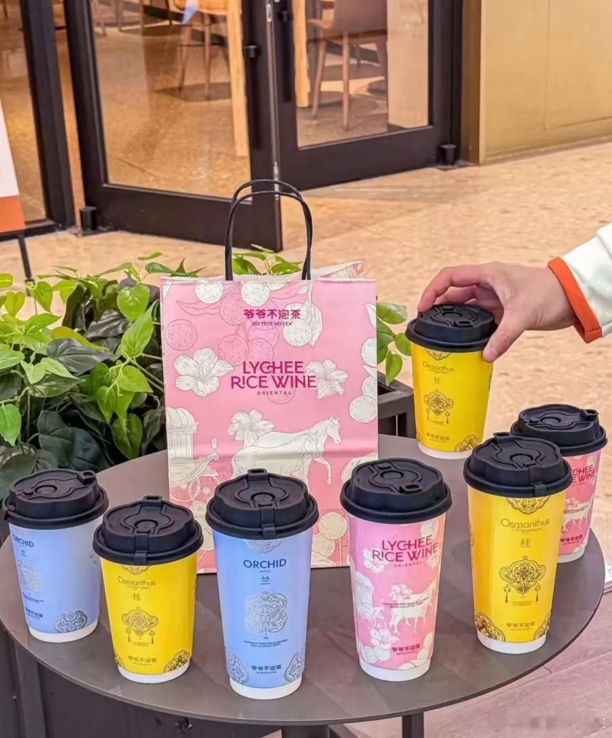 爷爷不泡茶17元奶茶未开封只有半杯只是见过这个品牌，还真没喝过呢，这么一曝更是没