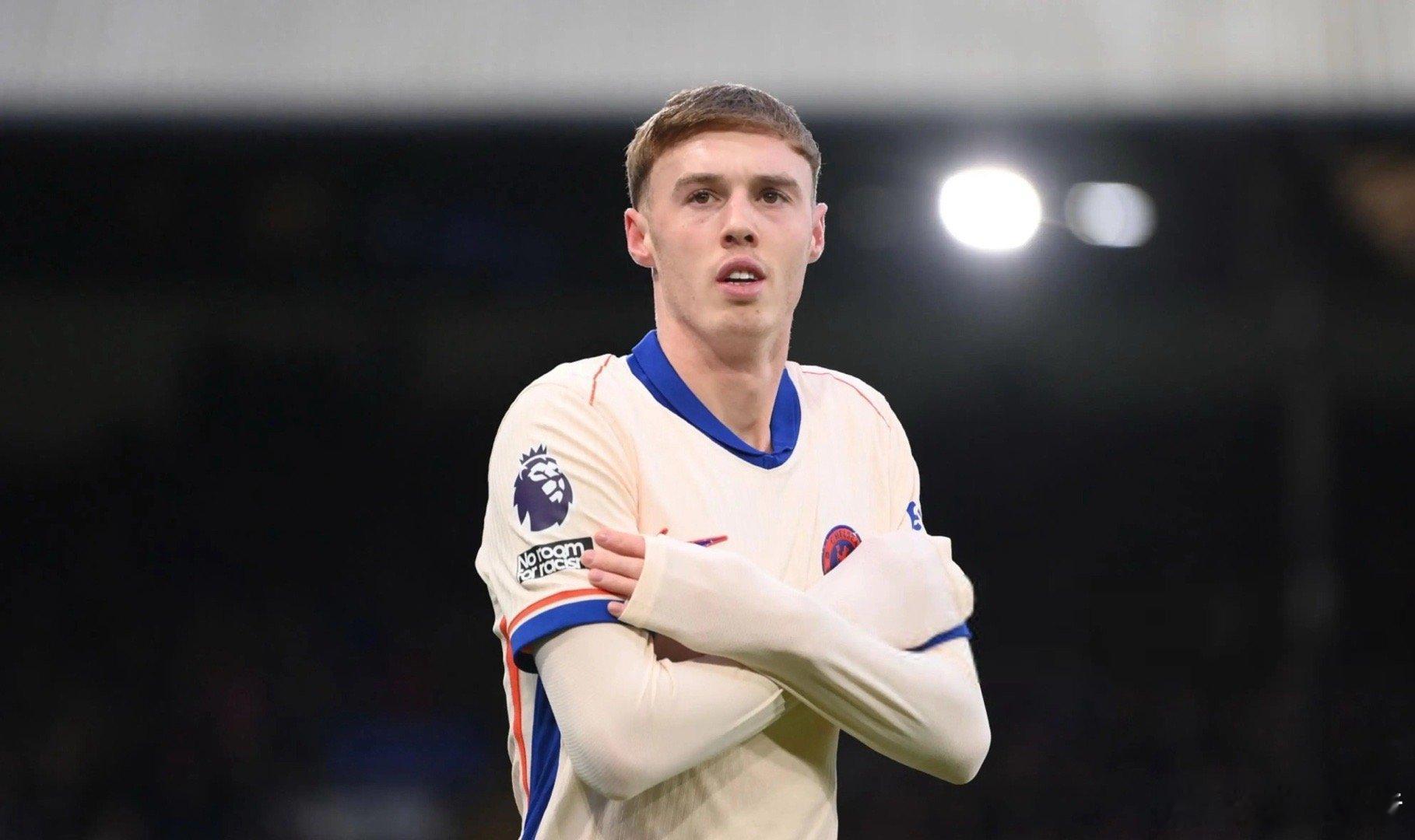 英国媒体《电讯报》著名记者马特·劳发文表示，帕尔默缺席了切尔西对阵亚特兰大的欧冠