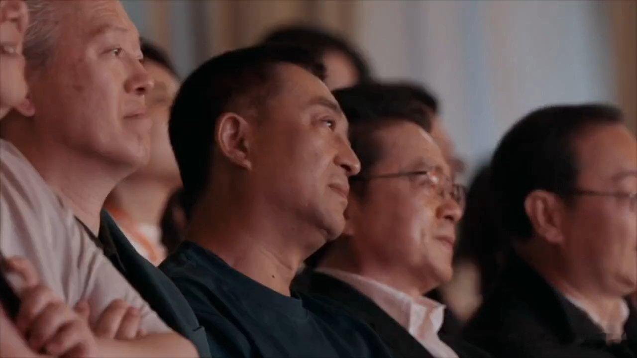 张嘉益看主角看哭了张嘉益自己把自己看哭了 张嘉益看《主角》，自己把自己看哭了，呜
