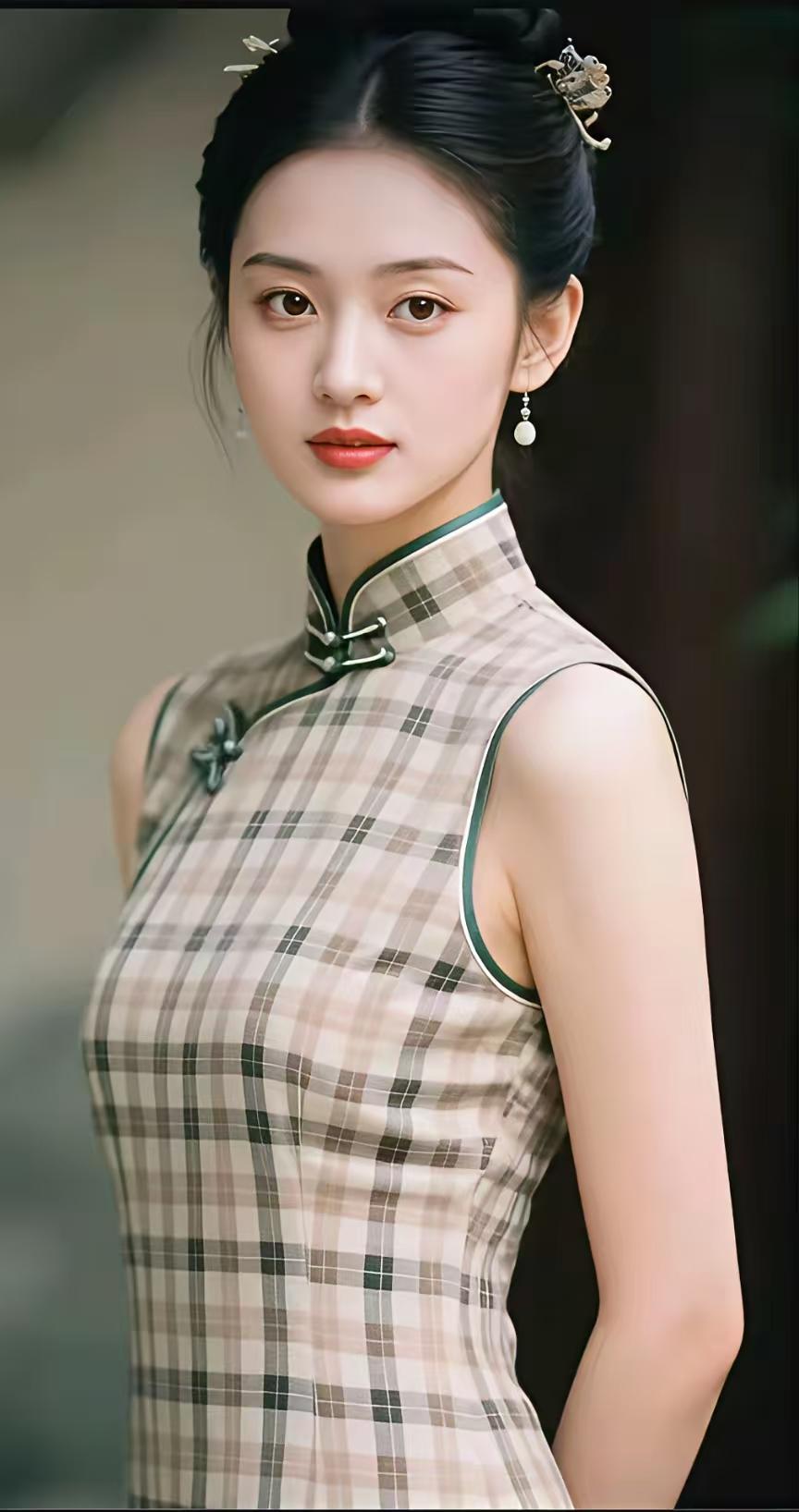 忆秦娥·格襟雅韵
罗裳俏，
格纹裁剪风姿妙。
风姿妙，
绿襟妆点，
浅容轻俏。