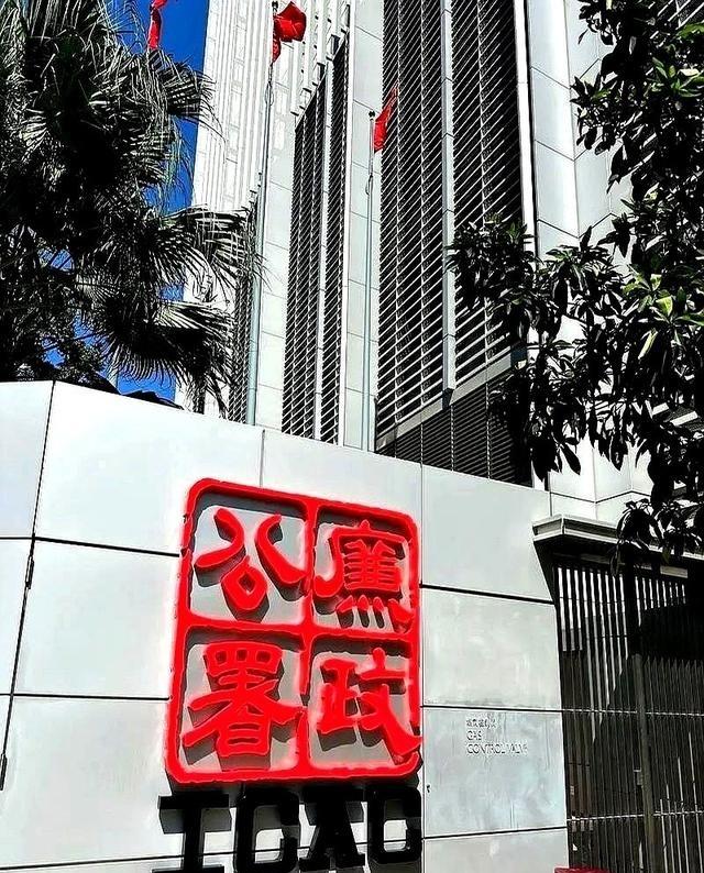 一直以为港片里查案的廉政公署，是公务员里的精英。结果今天才知道，人家压根就不是公