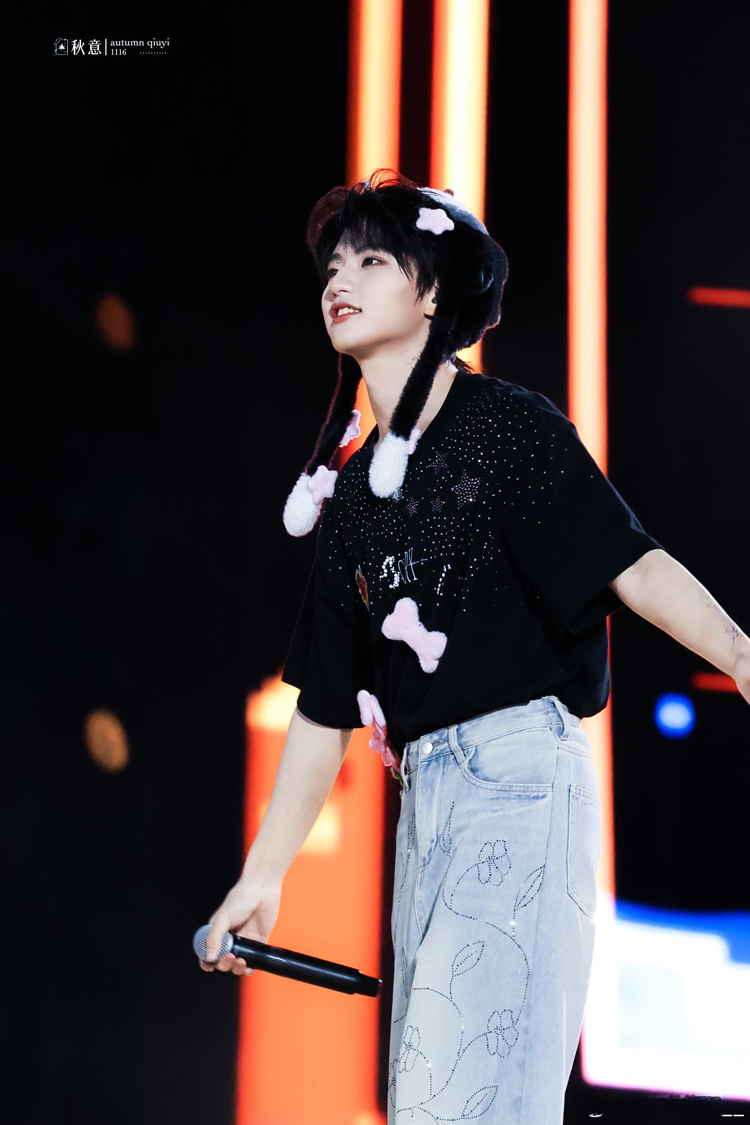 穆祉丞   全能艺人穆祉丞 🍊朝朝穆穆 希望你往后的日子里，漂亮的眼睛要流幸福