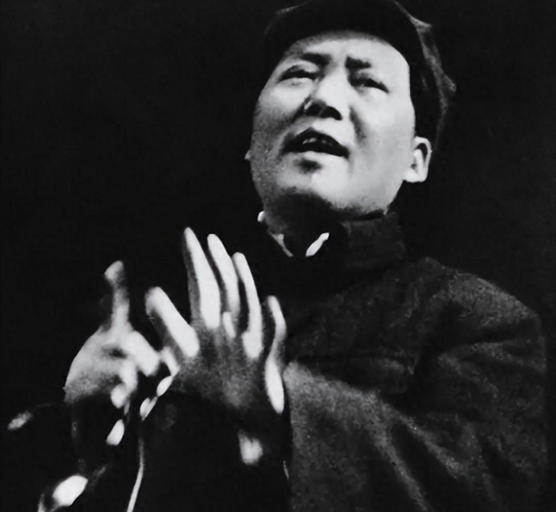 1950年我国坚定收回东交民巷，面对多国联合压力，毛主席坚决表示必须无条件收回！