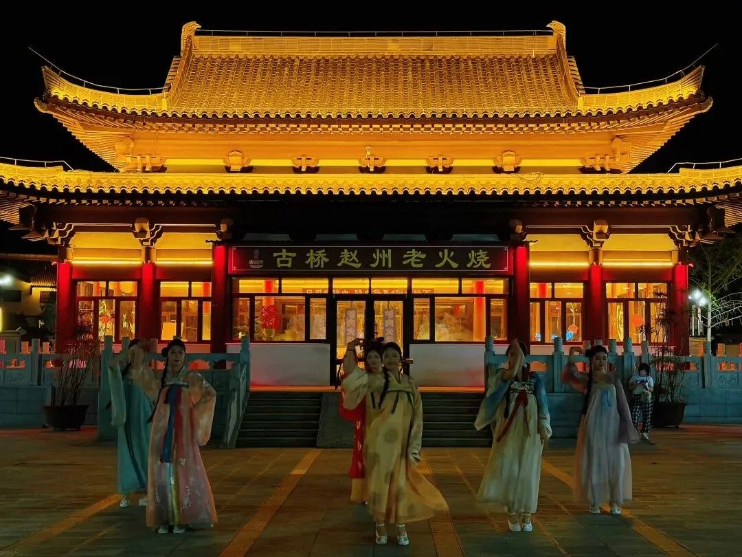 【赵州桥景区夜游升级！当打铁花遇到千年古桥，这是独属于中国人的顶级浪漫】千年古桥