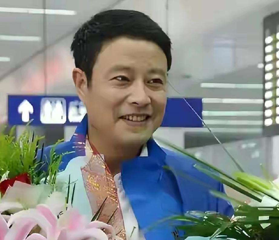 央视天气预报“临时工”宋英杰，放弃编制，人生活成范本
 
       家喻户晓