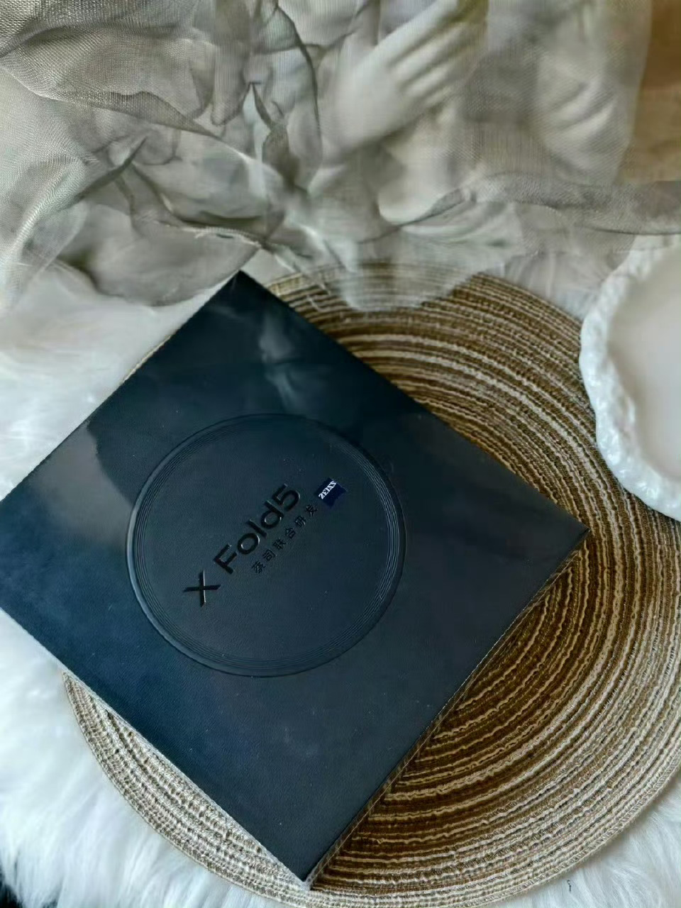 其实有没有说明书感觉不太重要，现在买了新手机，第一时间撕膜，打开盒子取出新手机开