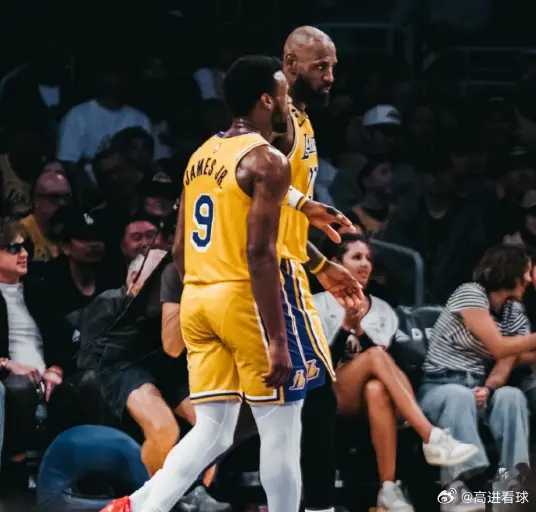 并列历史第一！詹姆斯第19次晋级季后赛 追平斯托克顿马龙纪录北京时间4月1日，伴