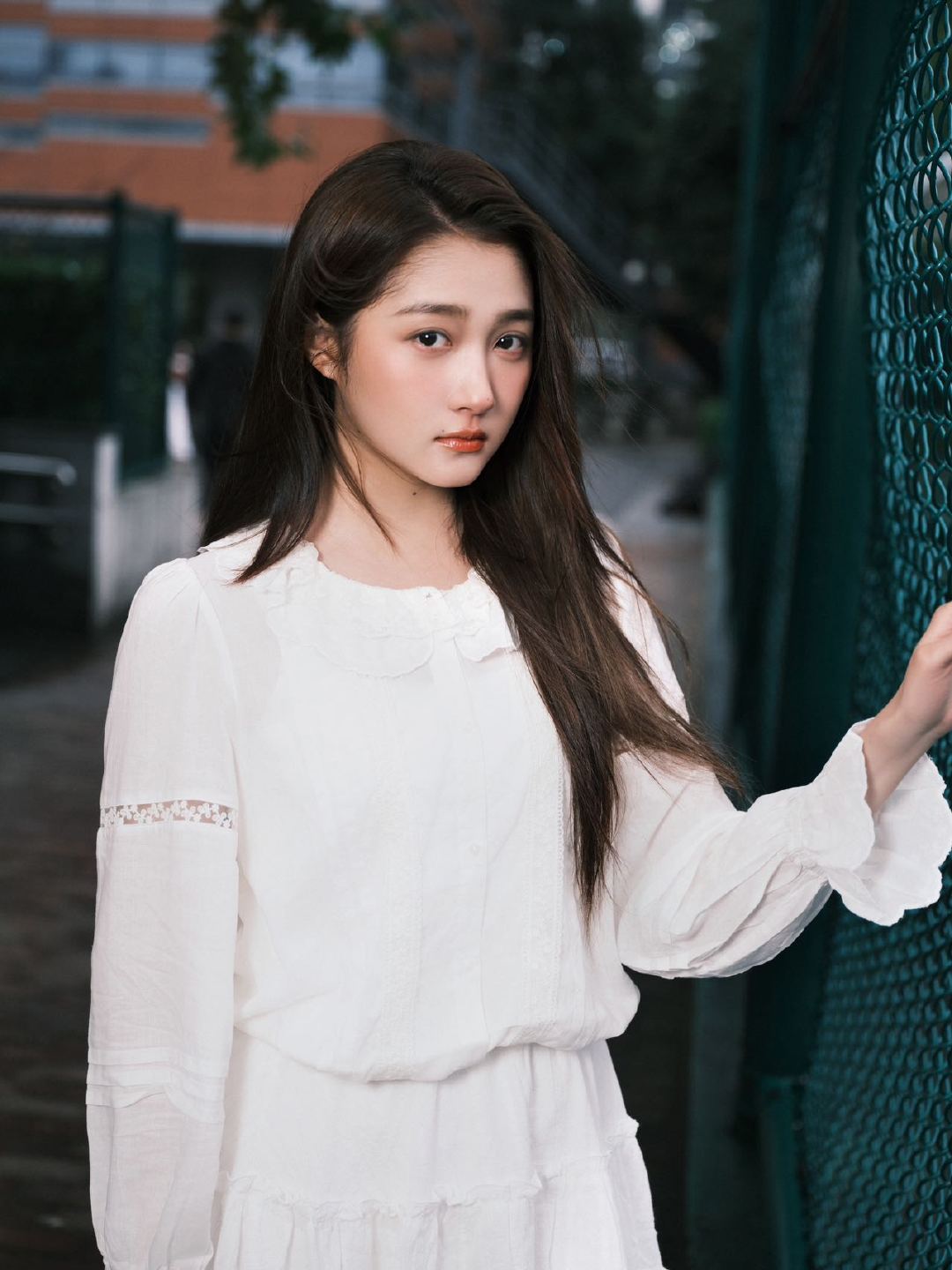 庄筱婷的轻舟从来就是自己  庄筱婷的轻舟，载着坚韧前行。告别之际，不舍在心中蔓延