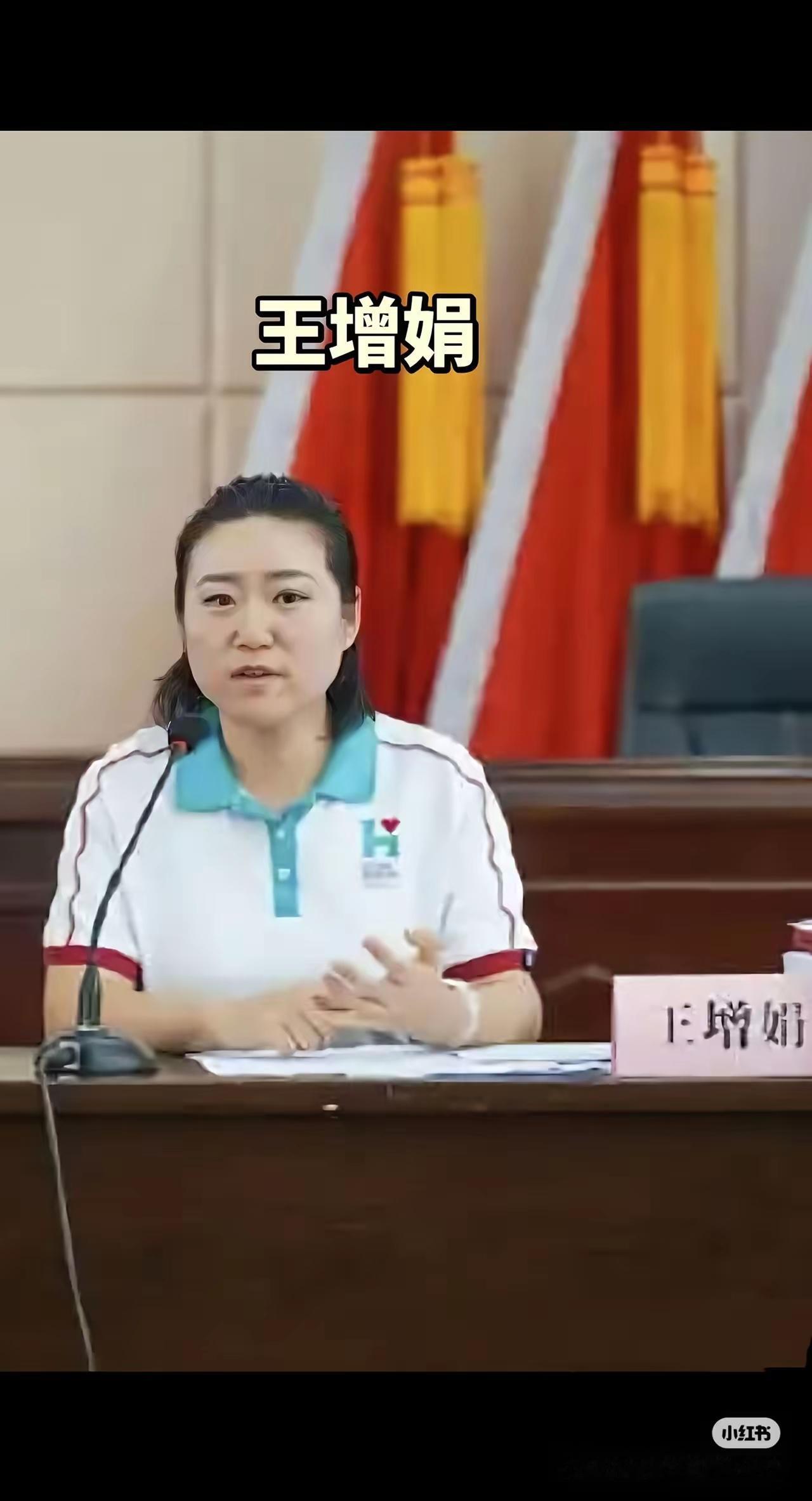 韩红现在
有很多人讨厌她
以前有多喜欢
现在就有多讨厌
最讨厌她的人
恰恰是
以