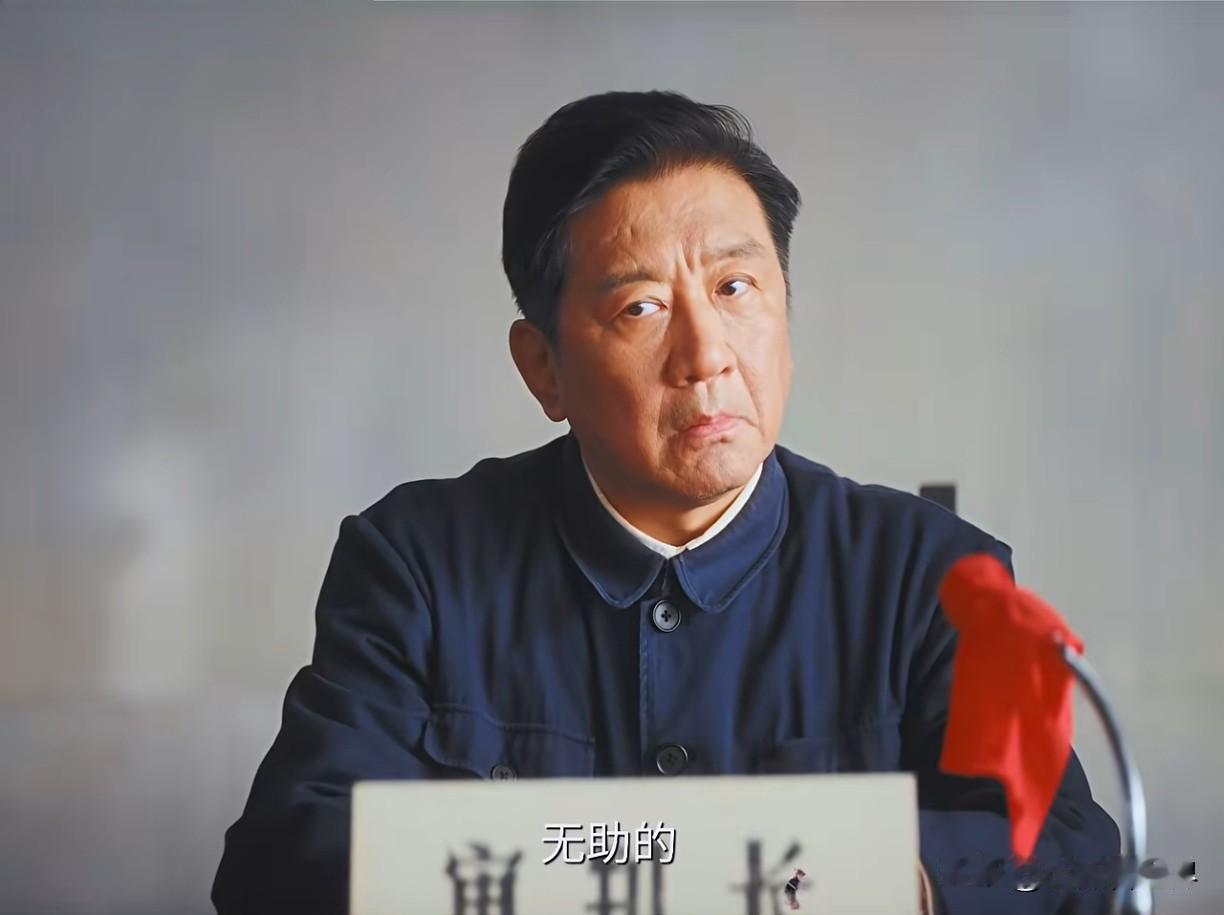 律师李乡被关进了监狱，理由居然是李乡因坚持无罪辩护被指控包庇罪、泄露国家机密罪。